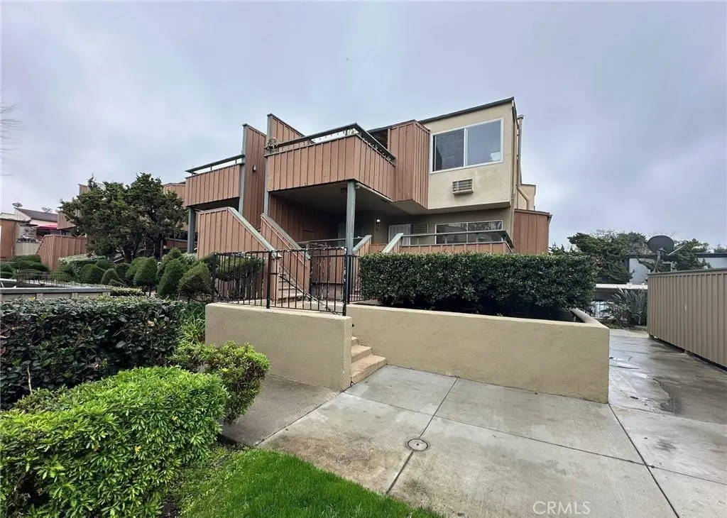 Condominium for rent at 1001 W Stevens 198, Santa Ana, CA featuring 2 beds and 1 bath