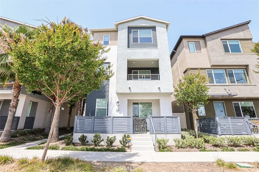 Single Family Residence for sale at 919 E 2nd, Santa Ana, CA featuring 4 beds and 4 baths