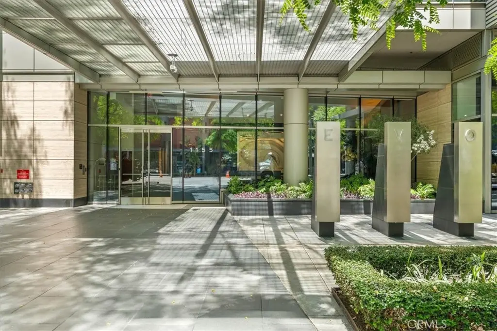Condominium for sale at 1155 S Grand 426, Los Angeles, CA featuring 1 bed and 2 baths