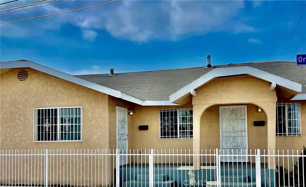 Residential Lease for rent at 1861 Orange, Long Beach, Los Angeles County, CA featuring 3 beds and 1 bath