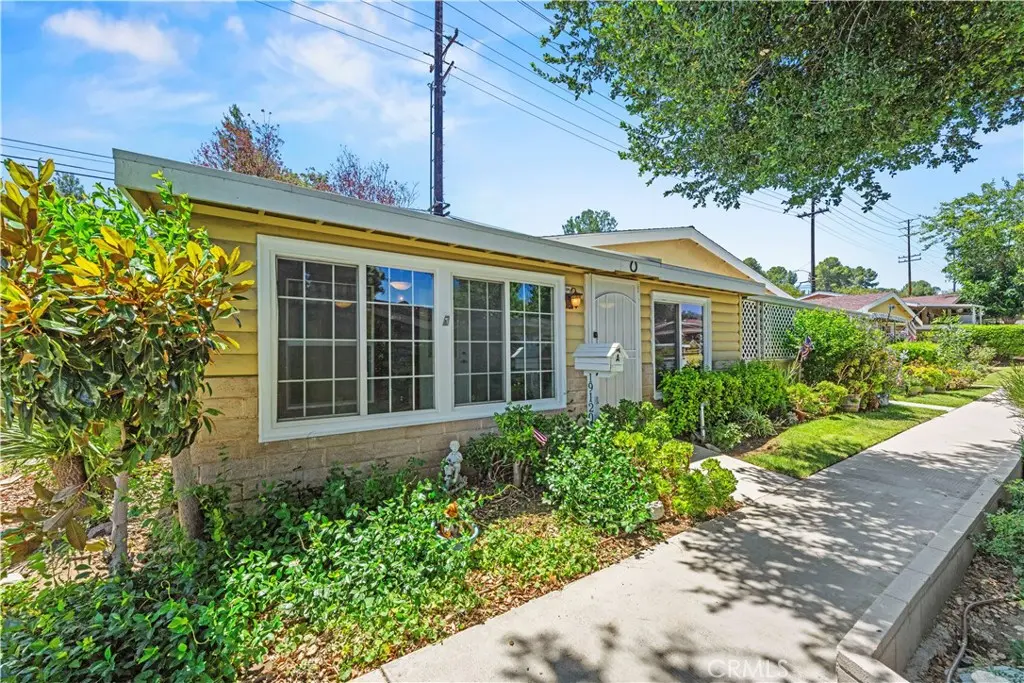 19120 Avenue Of The Oaks A, Newhall, CA — listing photo 1