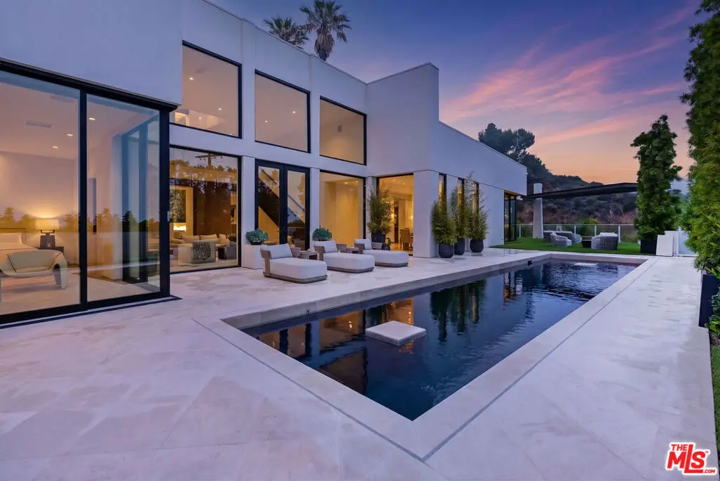 Residential Lease for rent at 9405 Sierra Mar Place, Los Angeles, Los Angeles County, CA featuring 5 beds and 7 baths