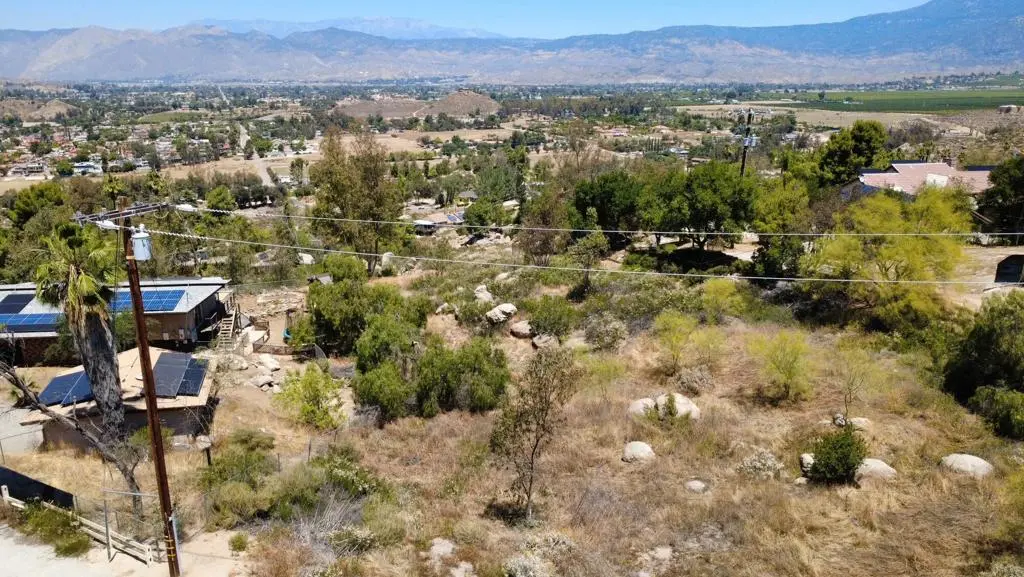 2 Vista Del Valle, Hemet, CA — listing photo 1