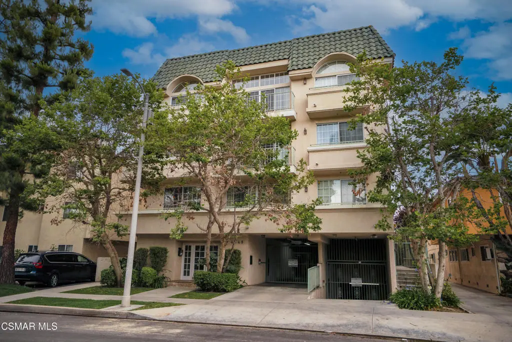 4348 Mammoth Avenue 203, Sherman Oaks, CA — listing photo 1