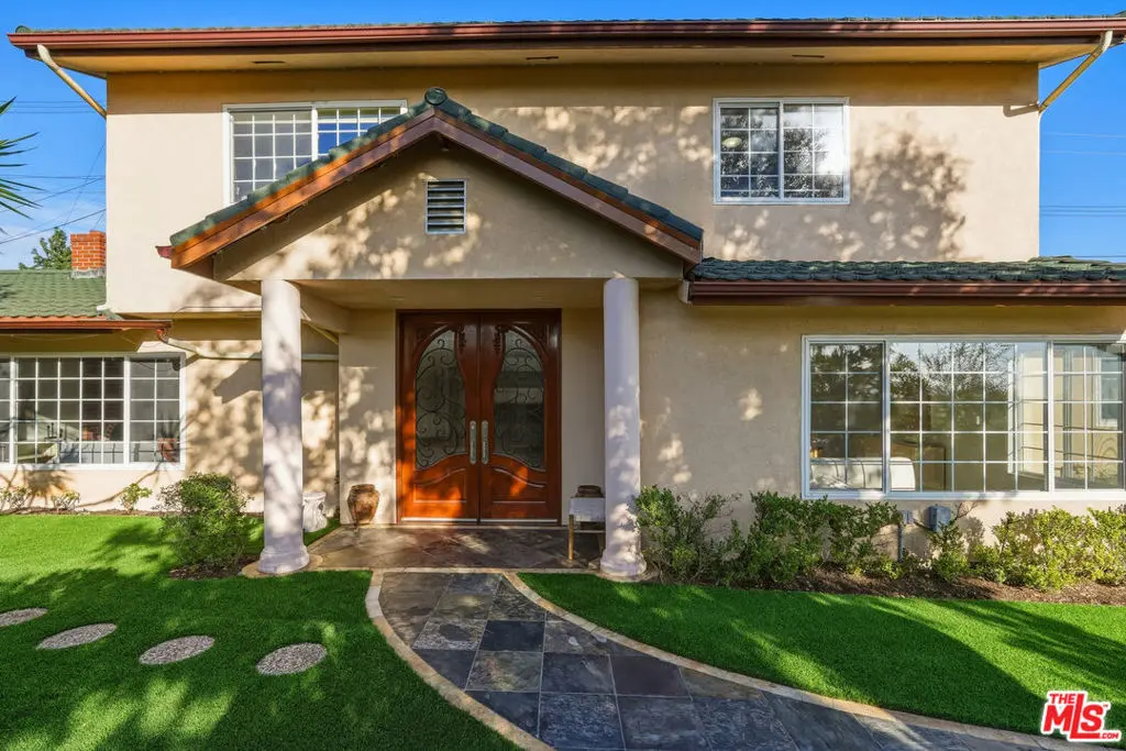 Single Family Residence for rent at 5356 Waldo Place, Los Angeles, CA featuring 5 beds and 4 baths