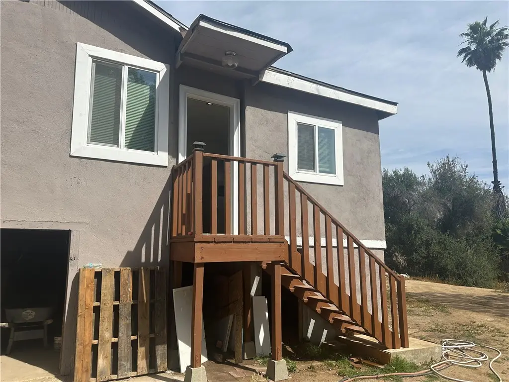 Residential Lease for rent at 5778 La Sierra, Riverside, Riverside County, CA featuring 2 beds and 1 bath
