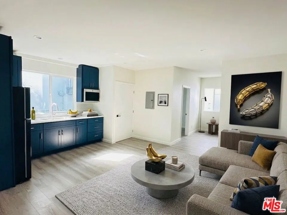 Residential Lease for rent at 6224 1/8 De Longpre Avenue, Los Angeles, Los Angeles County, CA featuring 2 beds and 1 bath