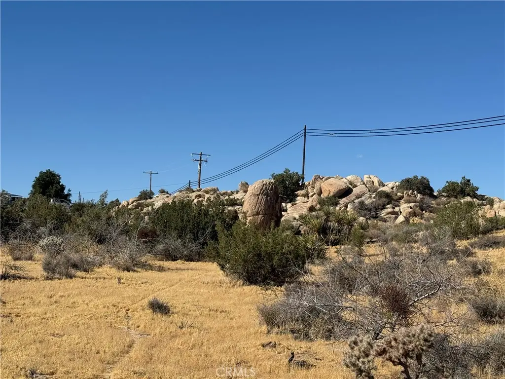 57100 Moffett Lane, Yucca Valley, CA — listing photo 1