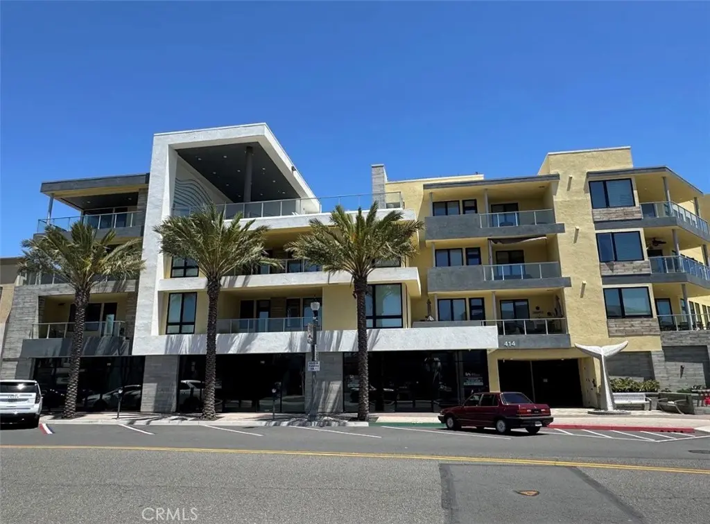 Condominium for sale at 414 Main St Unit 210, Huntington Beach, CA featuring 2 beds and 3 baths