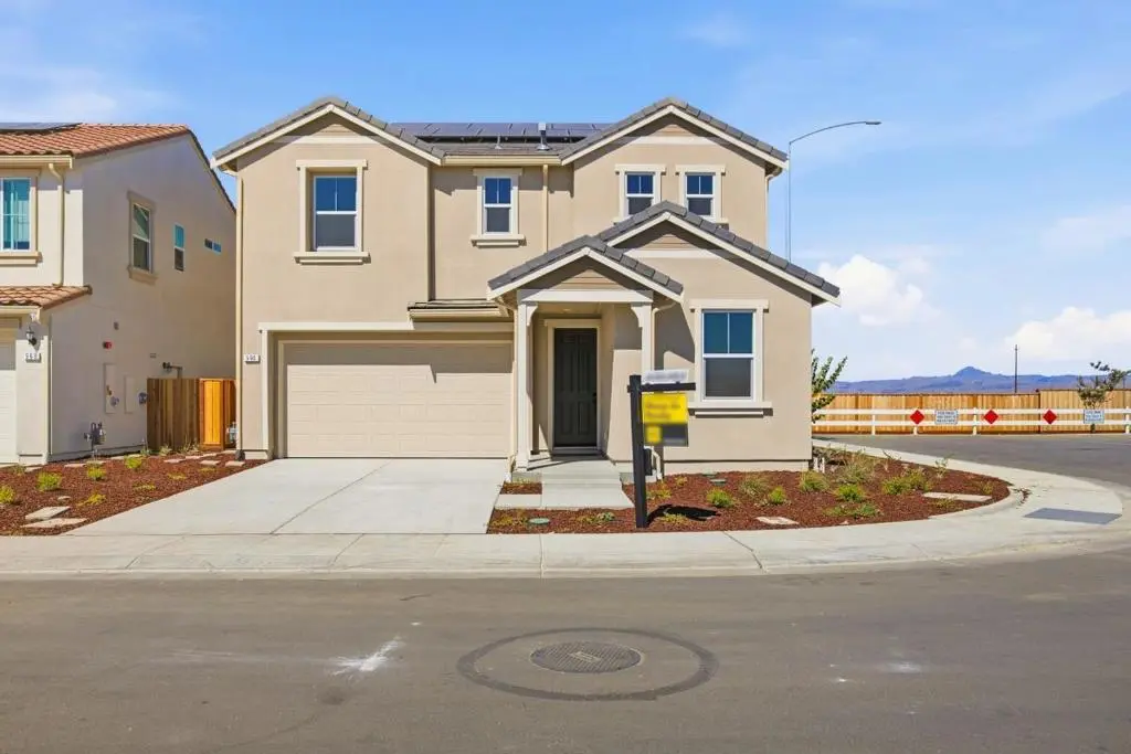 Single Family Residence for sale at 580 Tall Grass Way, Hollister, CA featuring 5 beds and 3 baths