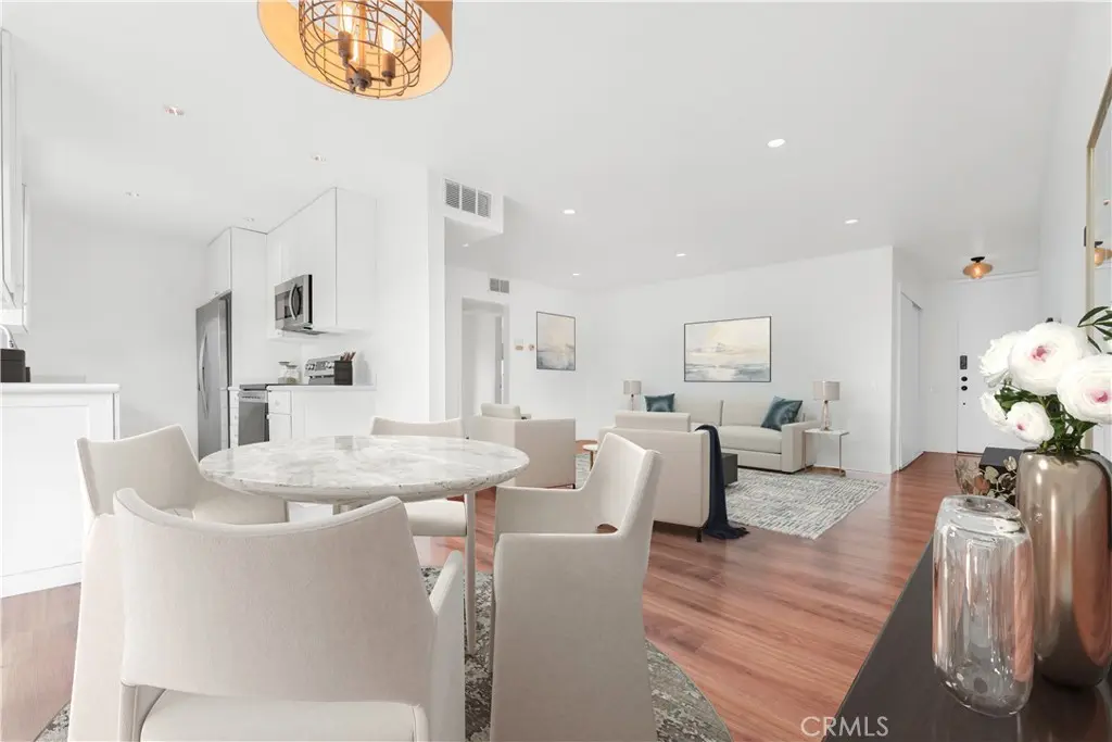 Condominium for sale at 532 N Rossmore 311, Los Angeles, CA featuring 2 beds and 2 baths