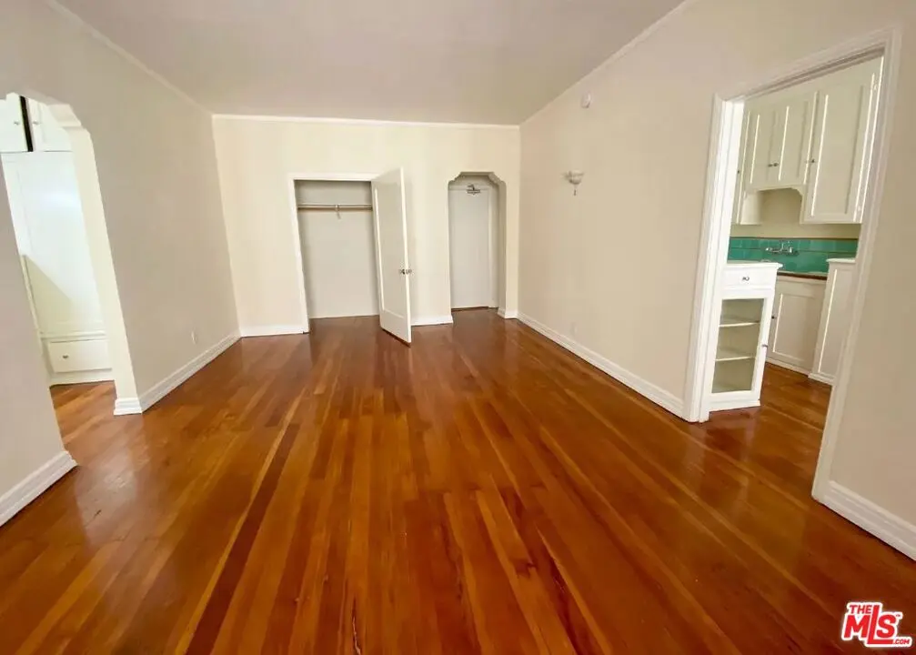 Apartment for rent at 3278 Wilshire Boulevard 401, Los Angeles, CA featuring 4 beds and 3 baths