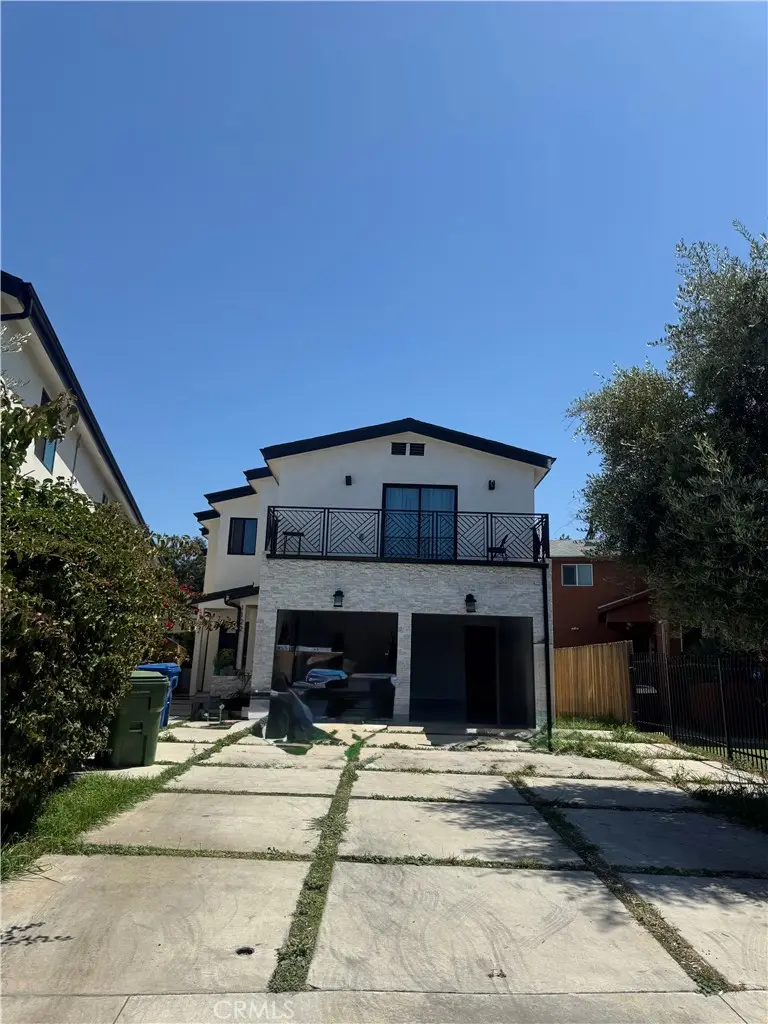 Duplex for rent at 1122 E 94th Street, Los Angeles, CA featuring 6 beds and 3 baths