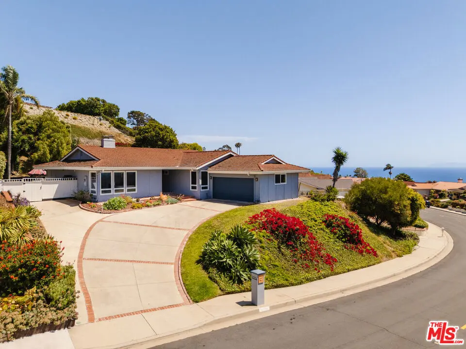 Single Family Residence for sale at 32254 Sea Raven Drive, Rancho Palos Verdes, CA featuring 4 beds and 2 baths