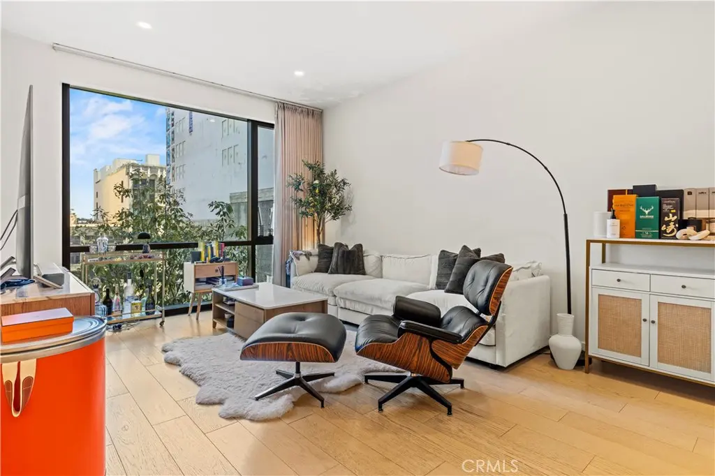 Condominium for sale at 400 S Broadway 928, Los Angeles, CA featuring 2 beds and 2 baths