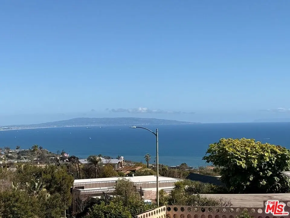 1073 Glenhaven Drive, Pacific Palisades, CA — listing photo 1