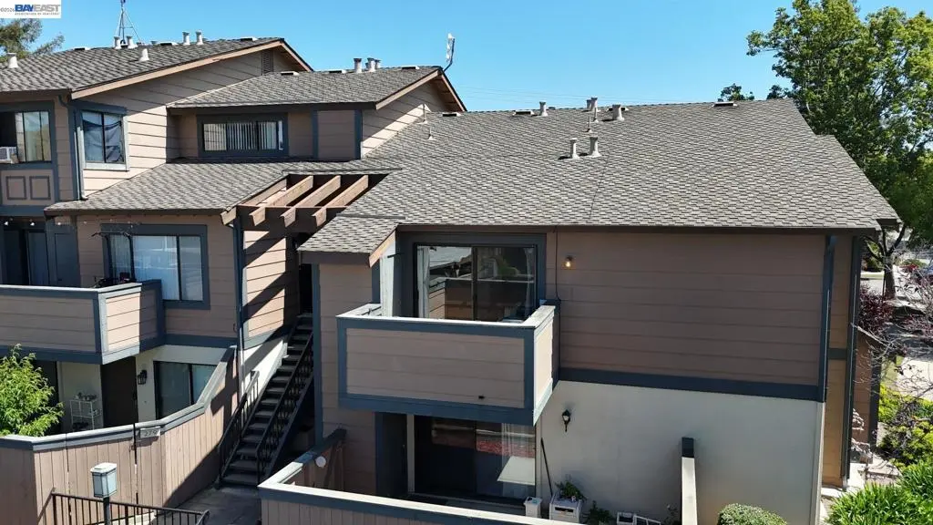Condominium for sale at 277 Hackamore Cmn, Fremont, CA featuring 2 beds and 1 bath