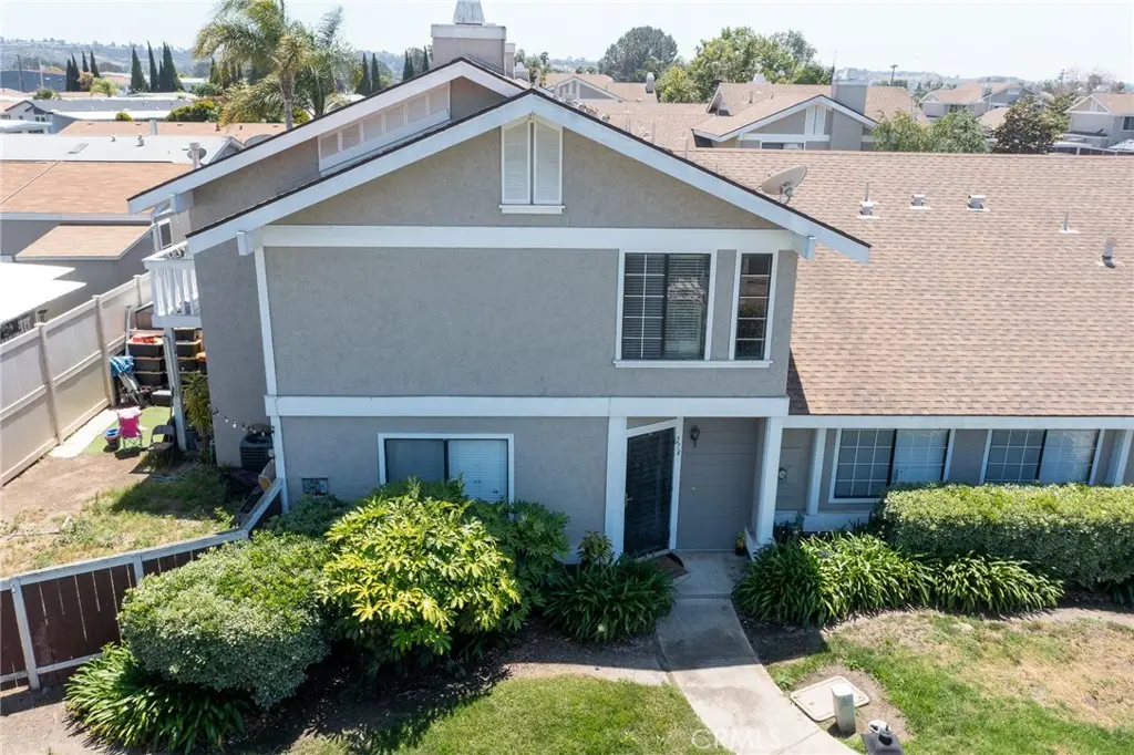 Townhouse for sale at 274 Riverview Way, Oceanside, CA featuring 3 beds and 3 baths