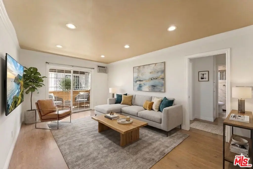 6904 Radford Avenue 7, North Hollywood, CA — listing photo 1