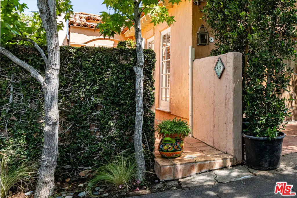 Single Family Residence for rent at 216 S Carmelina Avenue Guesthouse, Los Angeles, CA featuring 1 bed and 1 bath