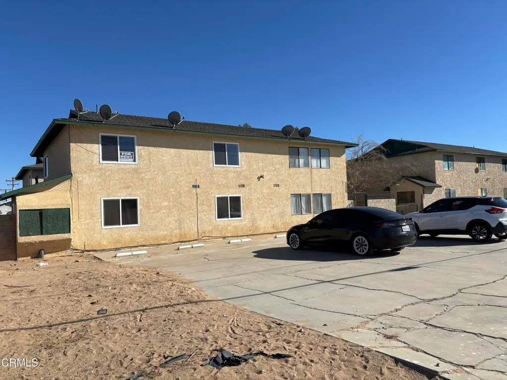 Residential Lease for rent at 20961 83rd Street 6, California City, Kern County, CA featuring 2 beds and 2 baths
