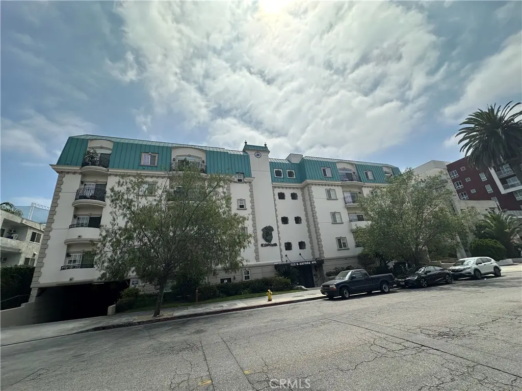 Condominium for sale at 722 S Oxford Avenue 103, Los Angeles, CA featuring 3 beds and 4 baths