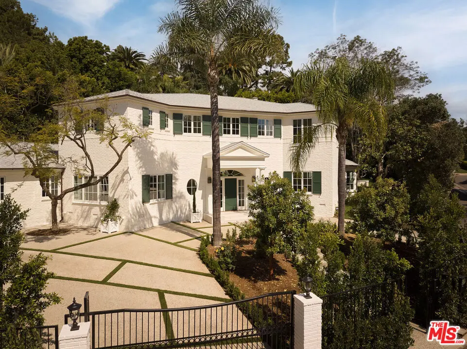 Single Family Residence for sale at 31 Oakmont Drive, Los Angeles, CA featuring 6 beds and 7 baths