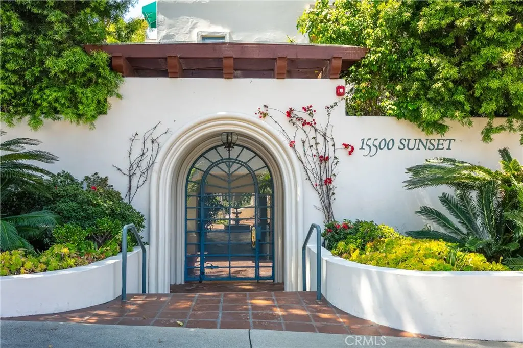 15500 W Sunset 301, Pacific Palisades, CA — listing photo 1