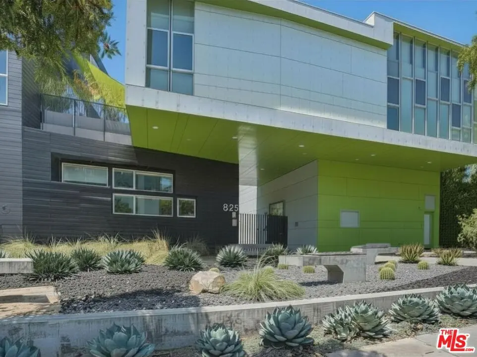 Condominium for sale at 825 N Kings Road 1, West Hollywood, CA featuring 2 beds and 2 baths