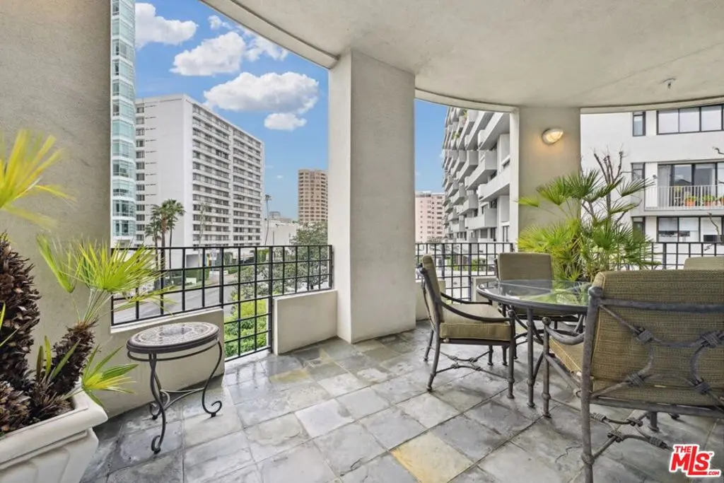 Residential Lease for rent at 10351 Wilshire Boulevard PH1, Los Angeles, Los Angeles County, CA featuring 3 beds and 4 baths