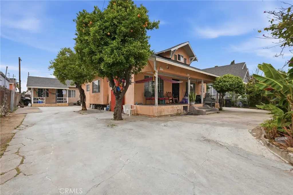 Duplex for sale at 1472 W 37th st Street, Los Angeles, CA featuring 6 beds and 3 baths