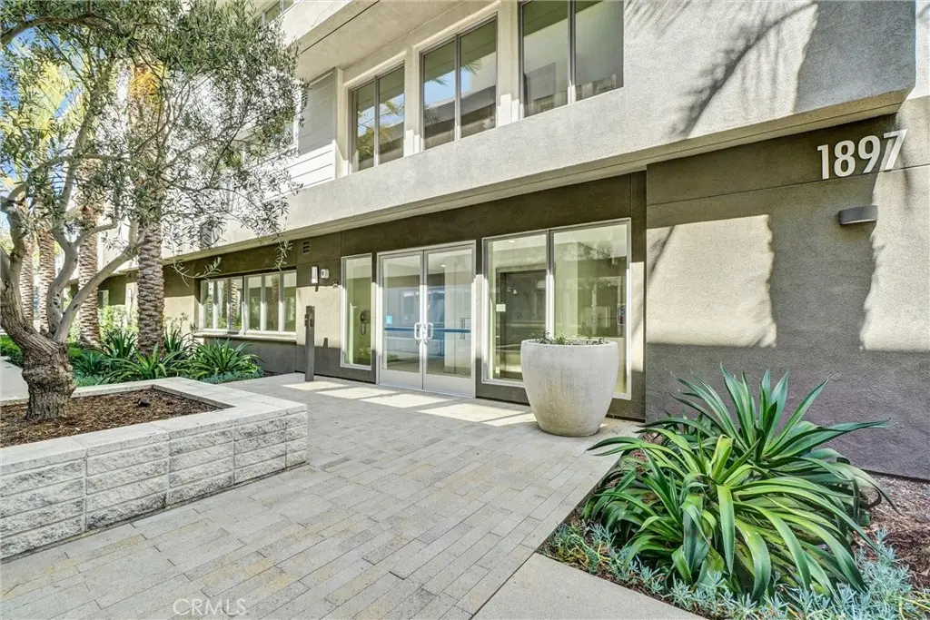 Condominium for sale at 1897 S Union Street 139, Anaheim, CA featuring 2 beds and 3 baths