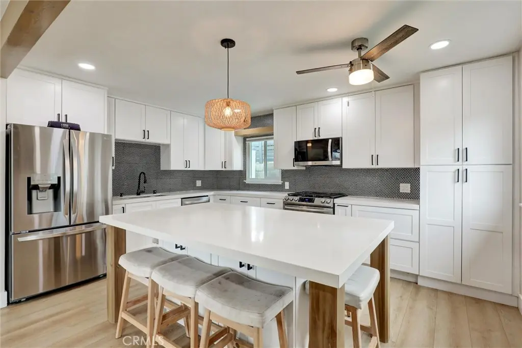 Single Family Residence for sale at 33288 Landerville, Lake Elsinore, CA featuring 2 beds and 1 bath