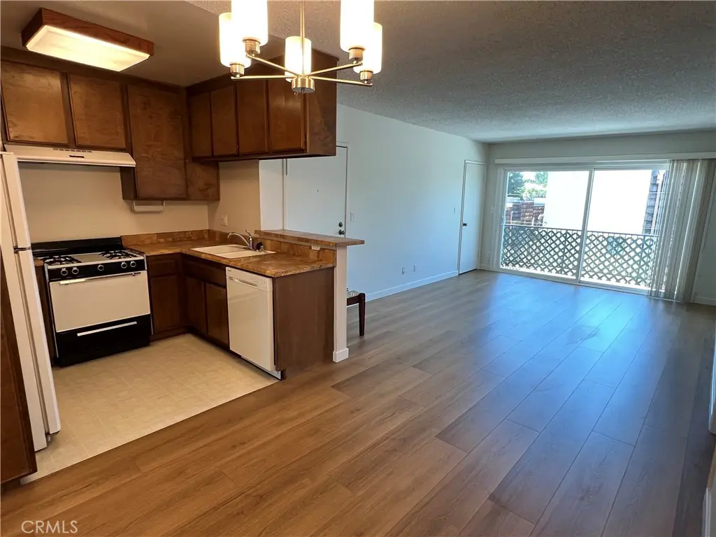 14560 Clark Street 204, Sherman Oaks, CA — listing photo 1