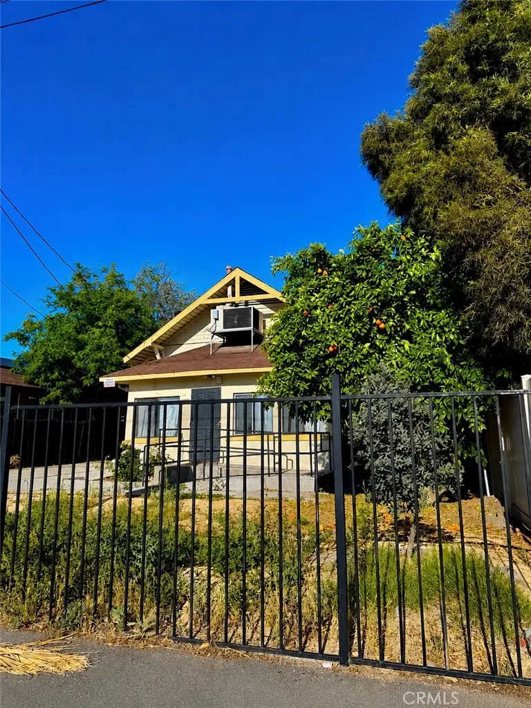 Single Family Residence for sale at 25808 Columbia, Hemet, CA featuring 3 beds and 2 baths