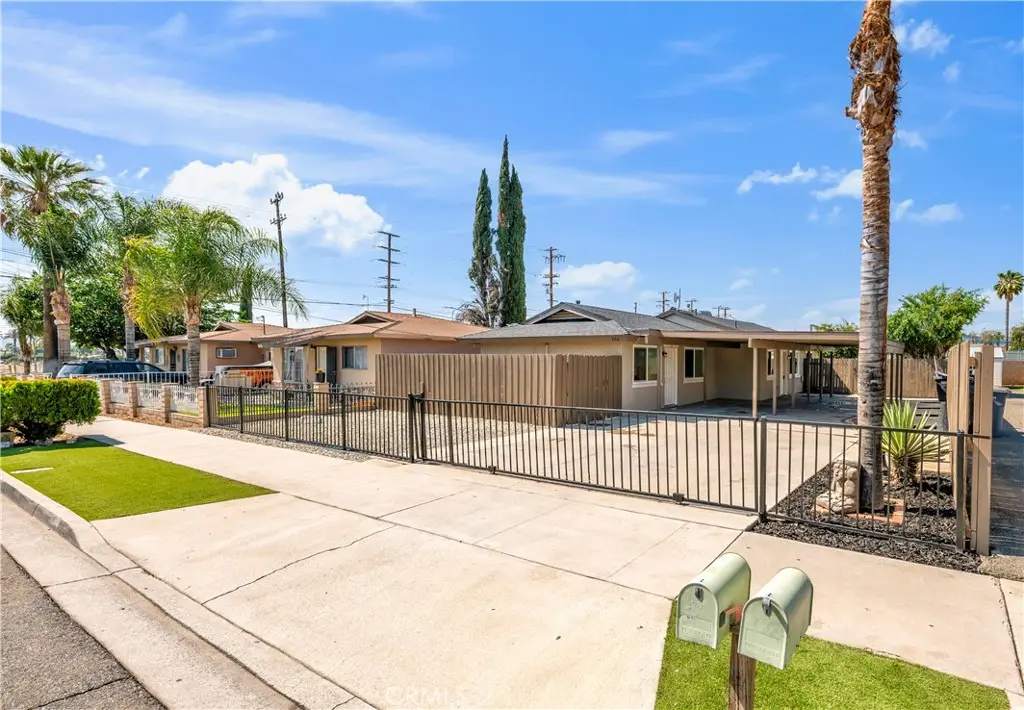 Duplex for sale at 470 W Kimball, Hemet, CA featuring 4 beds and 2 baths