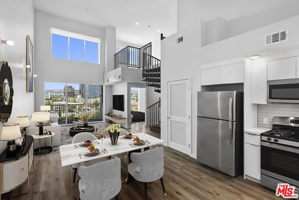 Residential Lease for rent at 2783 Francis Avenue 608, Los Angeles, Los Angeles County, CA featuring 2 beds and 2 baths