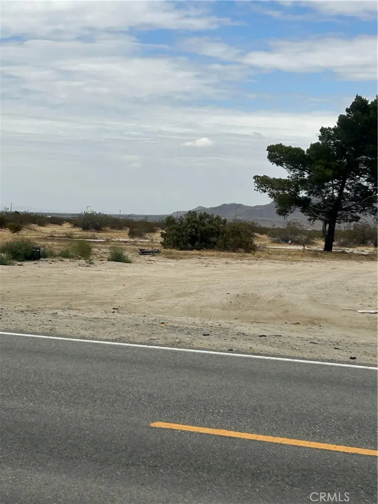 20505 Palmdale Blvd E, Palmdale, CA — listing photo 1