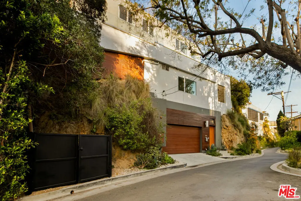 Residential Lease for rent at 8469 FRANKLIN Avenue, West Hollywood, Los Angeles County, CA featuring 4 beds and 4 baths