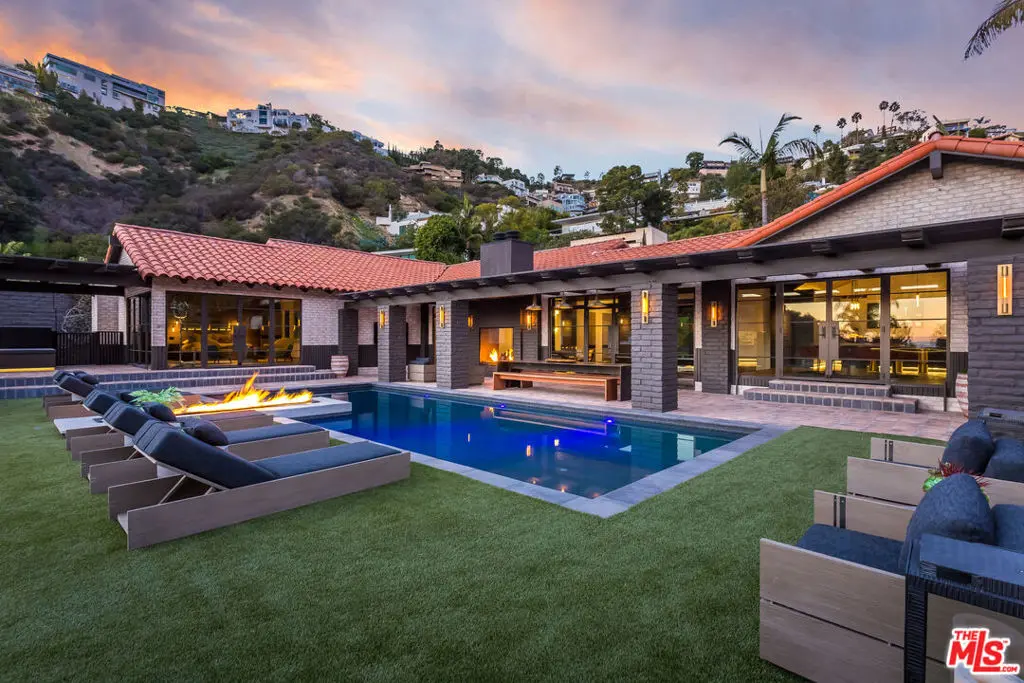 Residential Lease for rent at 1707 Rising Glen Road, Los Angeles, Los Angeles County, CA featuring 3 beds and 4 baths