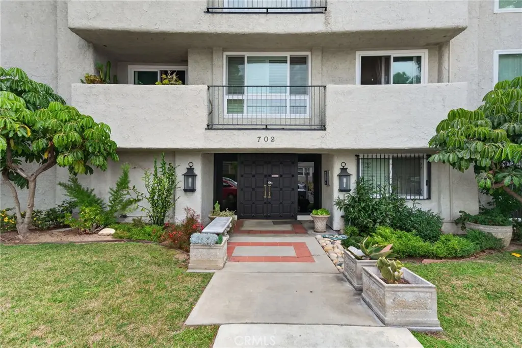 702 Park Avenue 210, South Pasadena, CA — listing photo 1