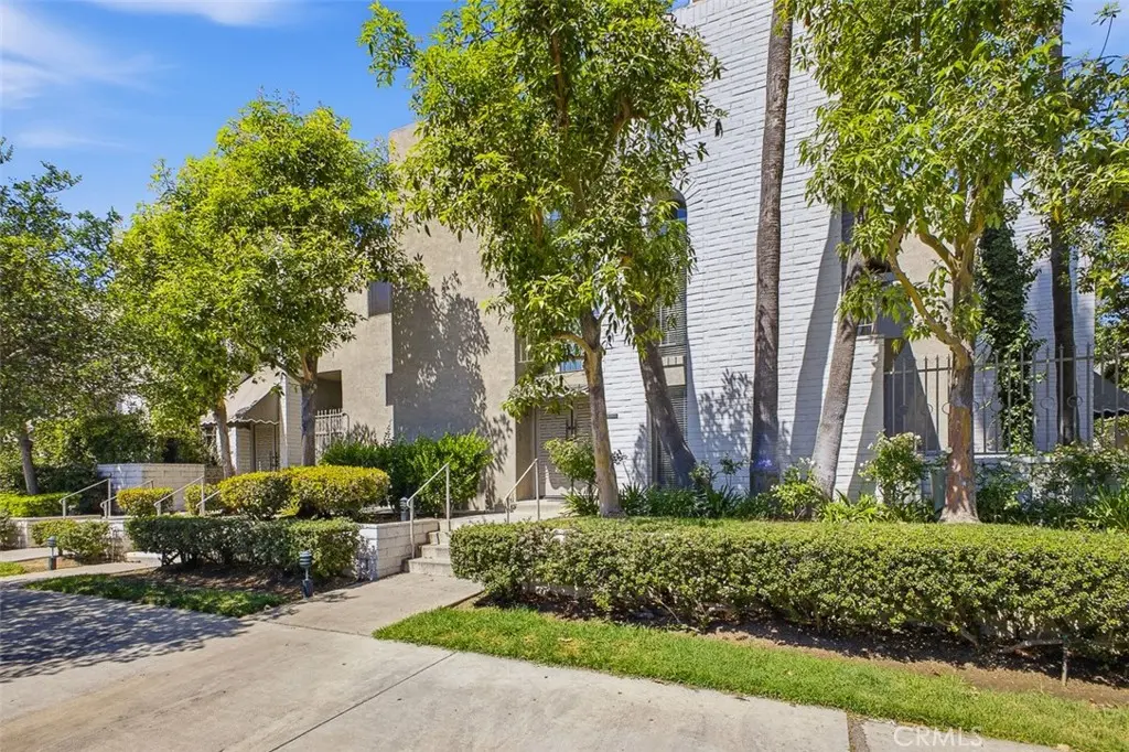 5305 White Oak Avenue D, Encino, CA — listing photo 1
