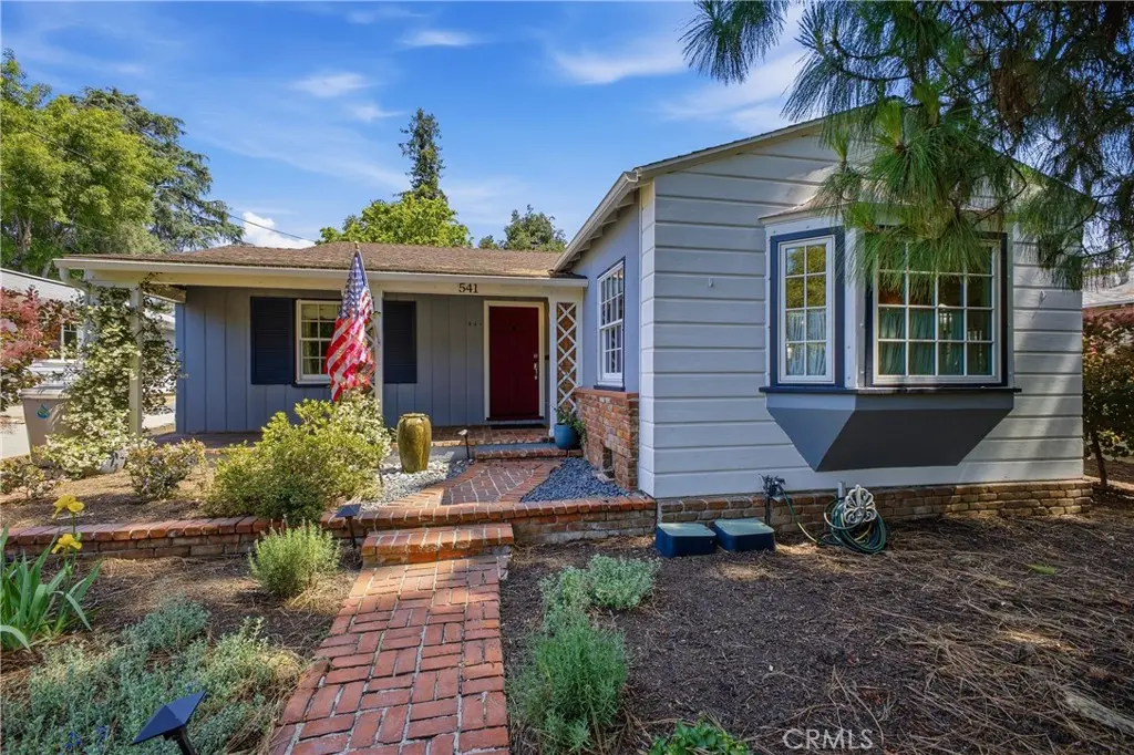 541 E Woodbury, Altadena, CA — listing photo 1