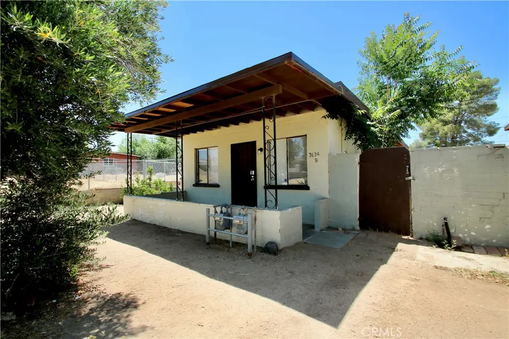 7634 Fox A & B, Yucca Valley, CA — listing photo 1