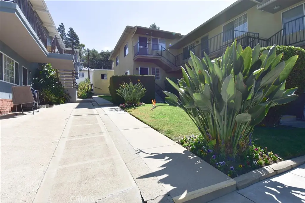 Residential Lease for rent at 1570 N Verdugo Road B, Glendale, Los Angeles County, CA featuring 2 beds and 1 bath