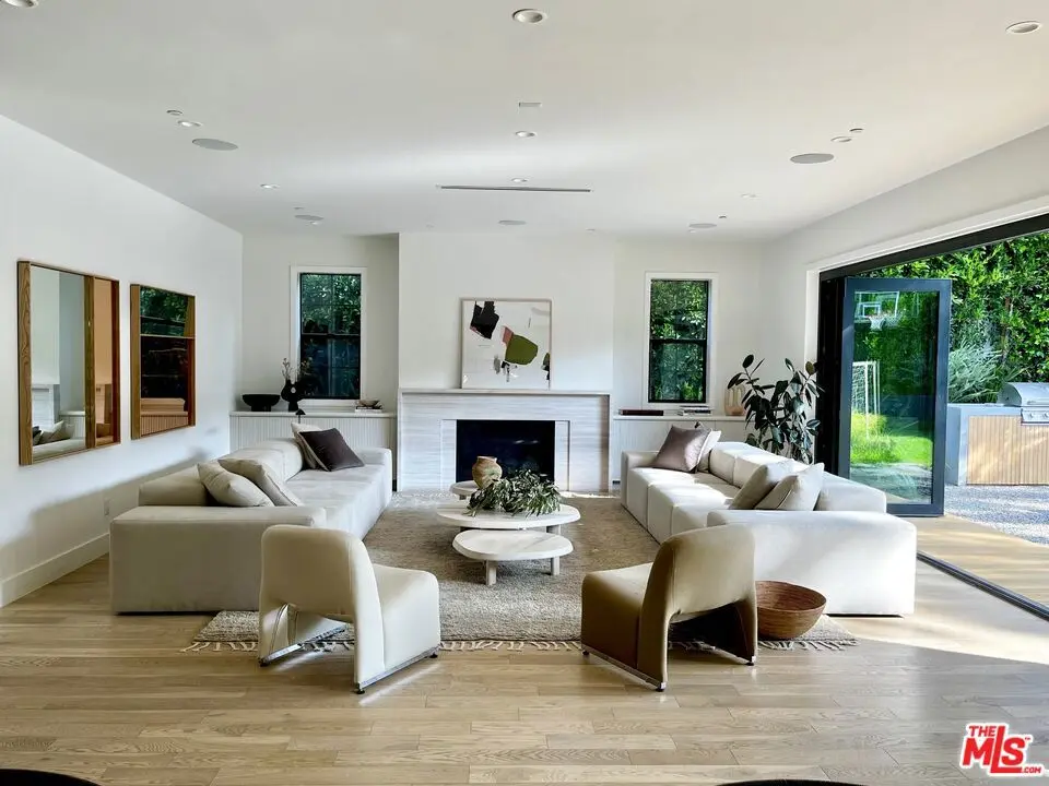 Residential Lease for rent at 3544 OCEAN VIEW Avenue, Los Angeles, Los Angeles County, CA featuring 5 beds and 7 baths