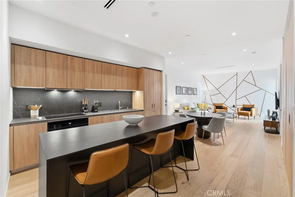 1030 N Kings Road 405, West Hollywood, CA — listing photo 1