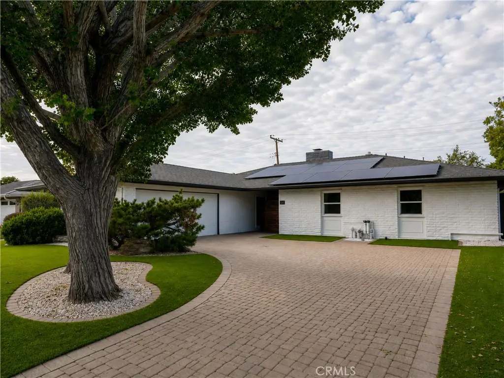 Single Family Residence for sale at 521 W Memory, Santa Ana, CA featuring 4 beds and 3 baths