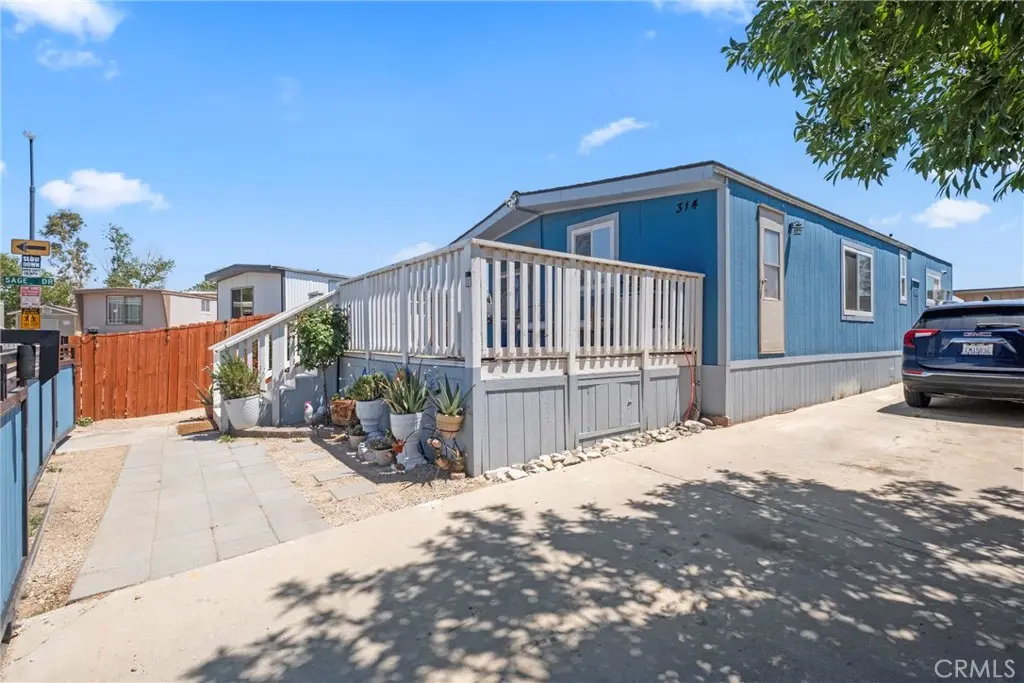 3300 15th Street W 314, Rosamond, CA — listing photo 1