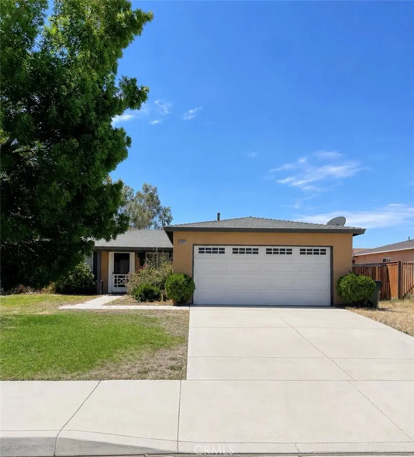 10607 Chesterfield, Adelanto, CA — listing photo 1